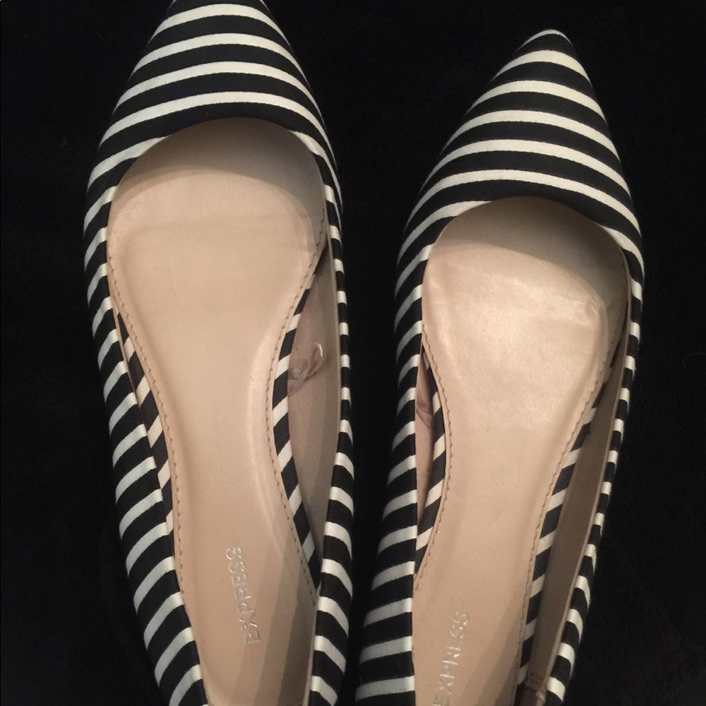 Woman’s flats express size 7